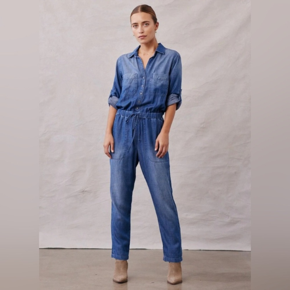 BELLA DAHL UTILITY JUMPSUIT IN DARK OMBRE WASH
long sleeve belted Sz Large